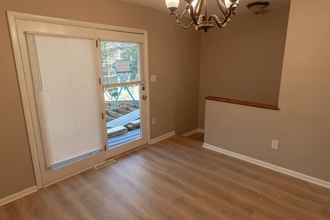 Building Photo - 3006 Lynnwood Dr