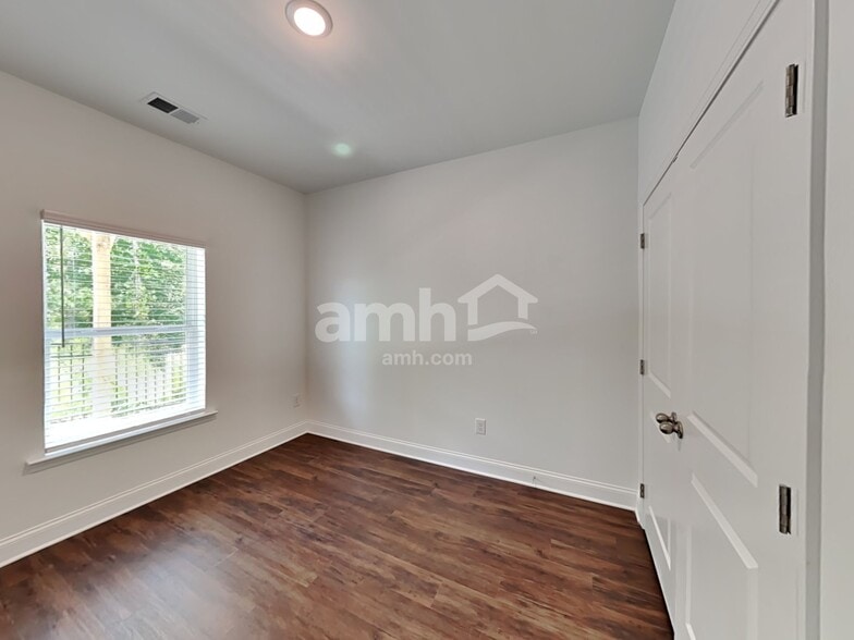 Building Photo - 163 Pecan Dr