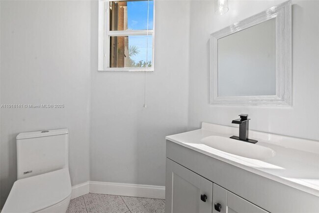 Building Photo - 874 NW 170th Terrace