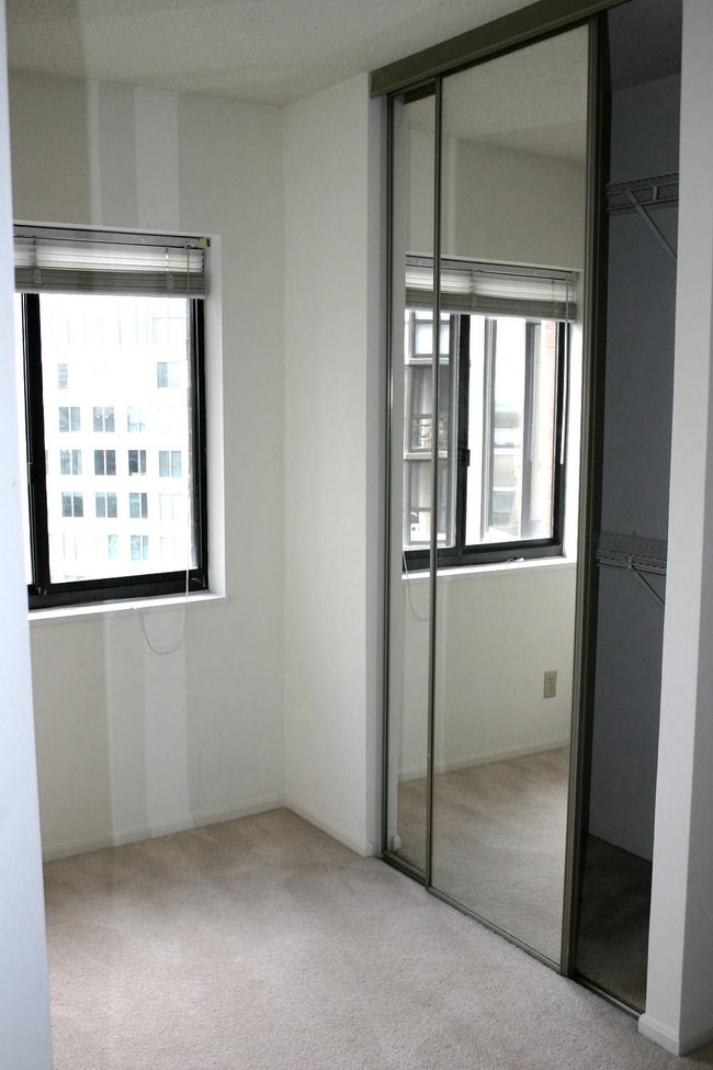 Building Photo - 900 N Stafford St