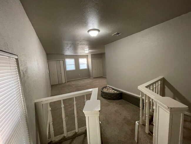 Building Photo - 1807 Comanche St