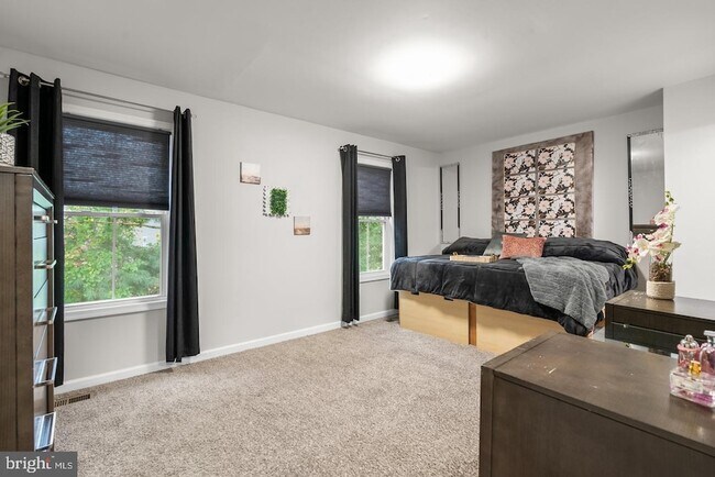 Building Photo - 18005 Sunset Lake Ct
