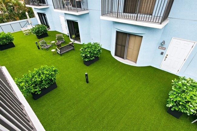 Building Photo - 1260 N Riverside Dr