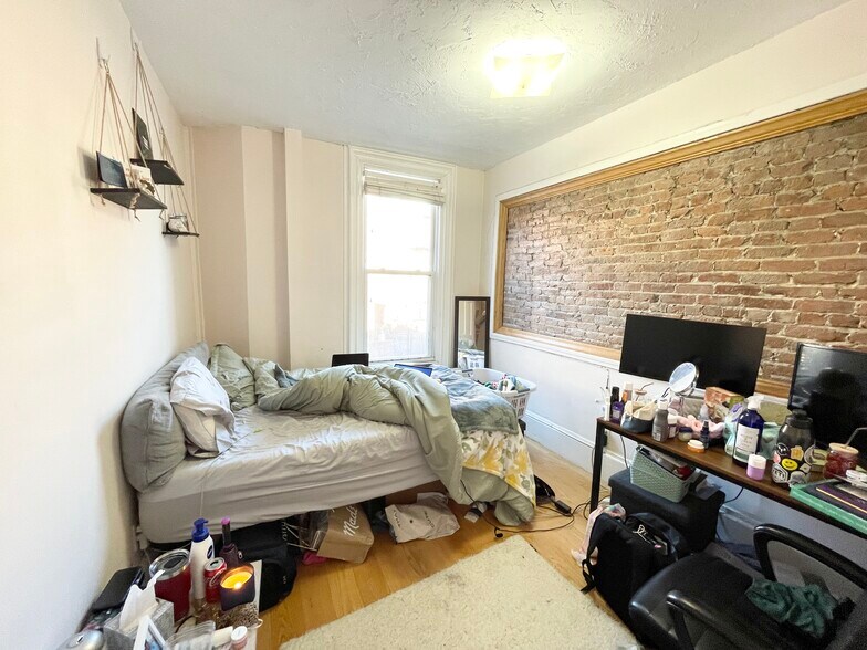 Building Photo - 206 Northampton St