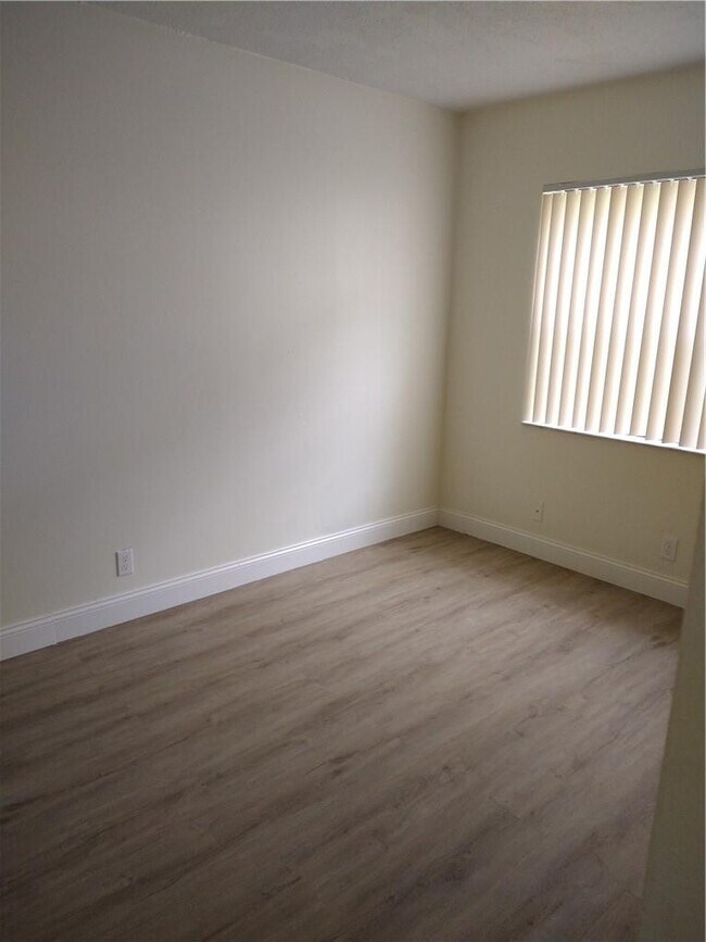 Building Photo - 3247 NW 104th Ave