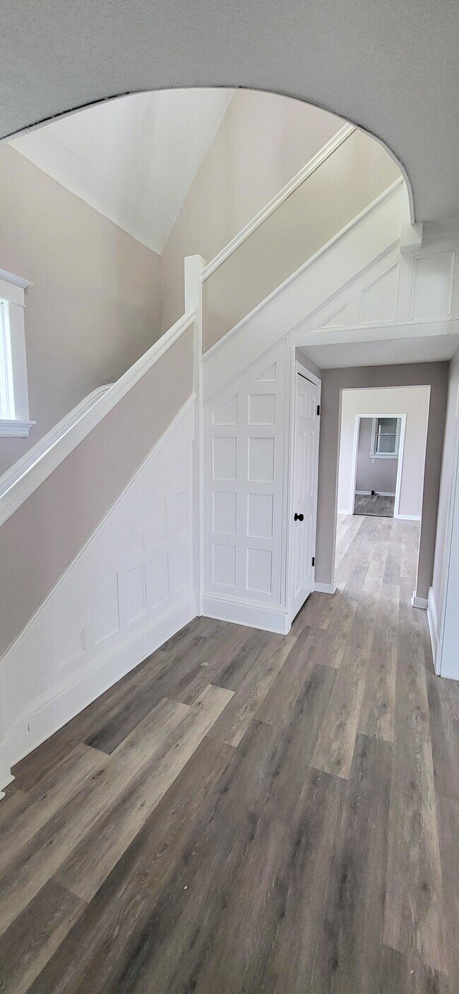 Building Photo - 1326 E Pontiac St