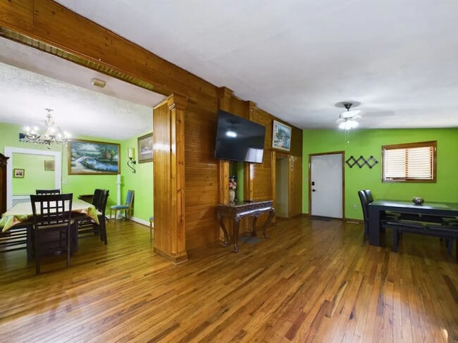 Building Photo - 596 Route 196