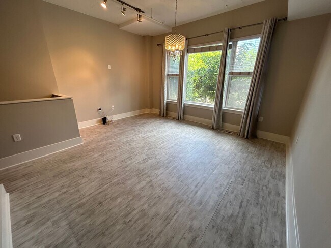 Building Photo - 1 Bed | 1.5 Bath Downtown Raleigh Condo - ...