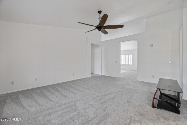 Building Photo - 1250 W Canary Way