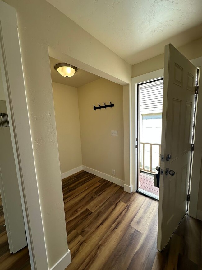 Building Photo - Charming 1 Bed, 1 Bath Cottage – Detached ...