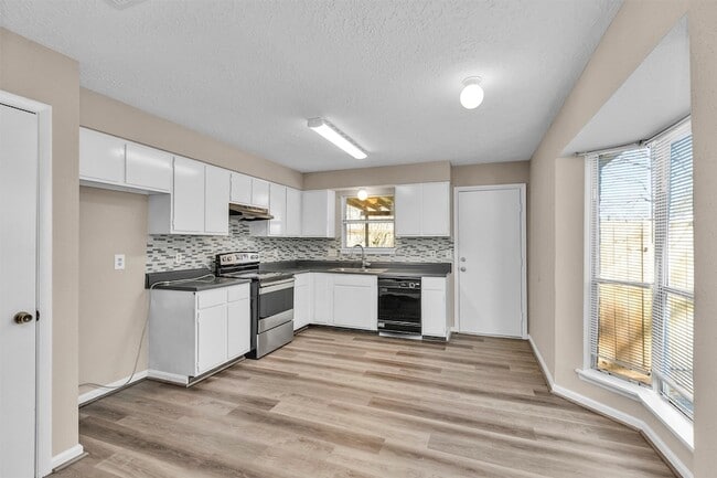 Building Photo - 4627 Hickorygate Dr