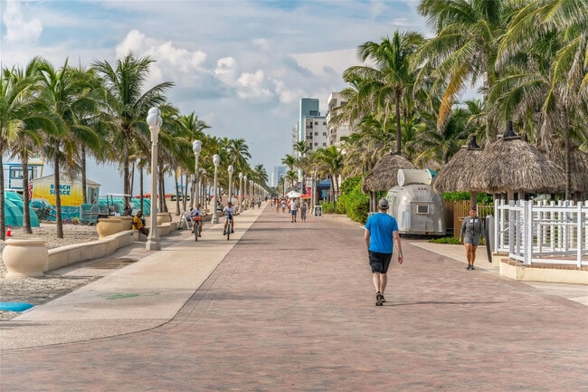 Building Photo - 324 Indiana St