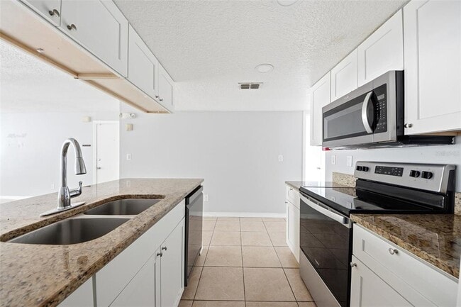 Building Photo - 2723 N Poinciana Blvd