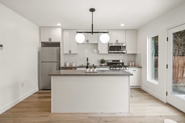 Building Photo - Gorgeous 1 Bedroom Home in Faircrest Heights!