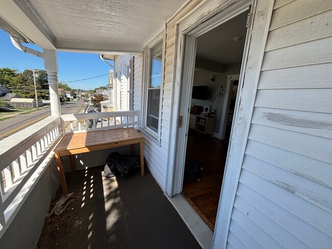 Building Photo - 334 Hollister St