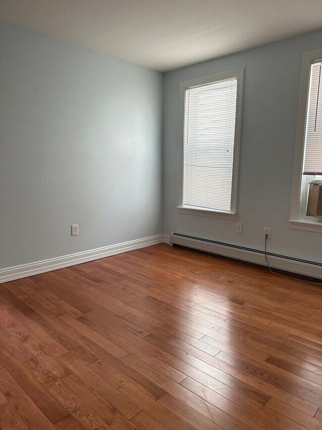 Building Photo - 32 Dana Ave