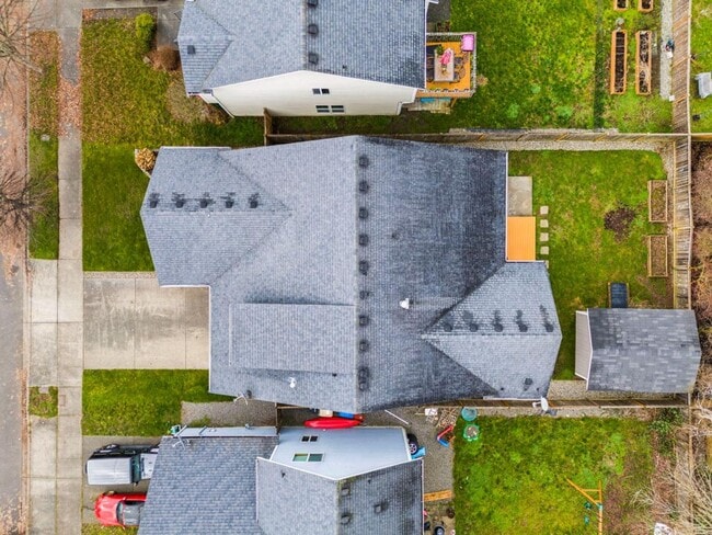 Building Photo - Beautiful Single-Story Olympia Home with Dog Wash, Garden Beds & Thoughtful Layout