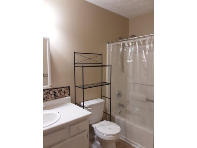 Building Photo - 870 Santiato Dr