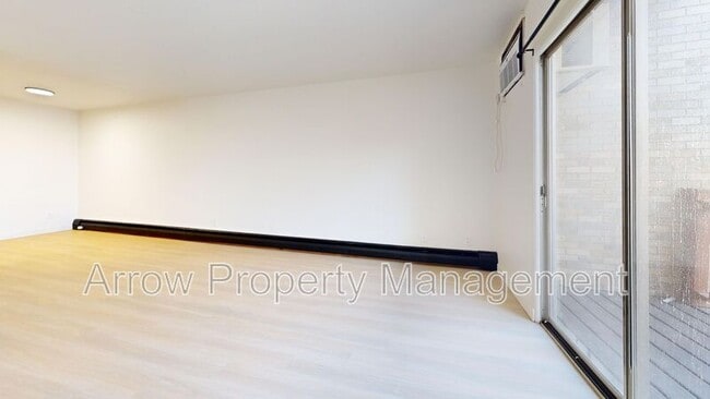 Building Photo - 215 E Arbor Ave