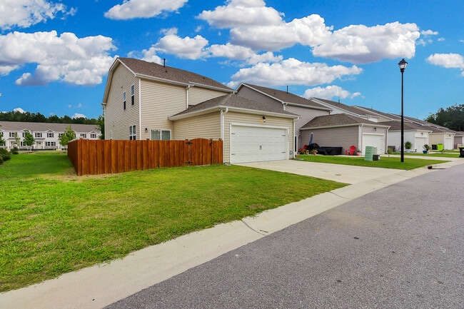 Building Photo - 1011 Yellowwood Aly