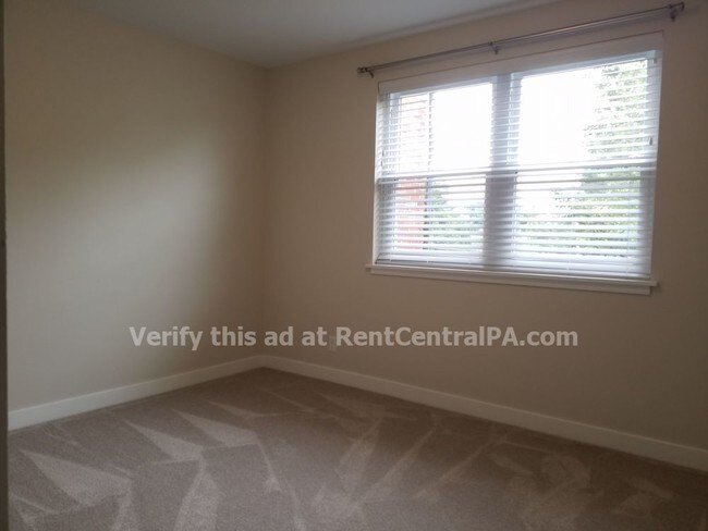 Building Photo - 412 S College St Apt 205