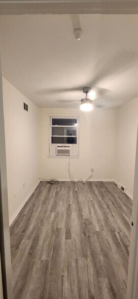 Building Photo - 1305 Rainer Rd