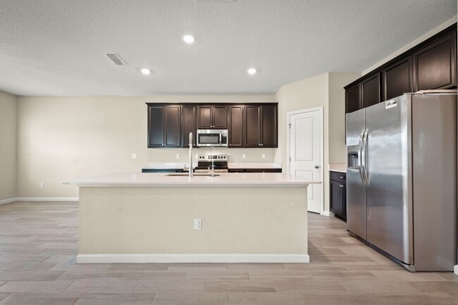 Building Photo - Spacious 4-Bedroom Home with Screened Pati...