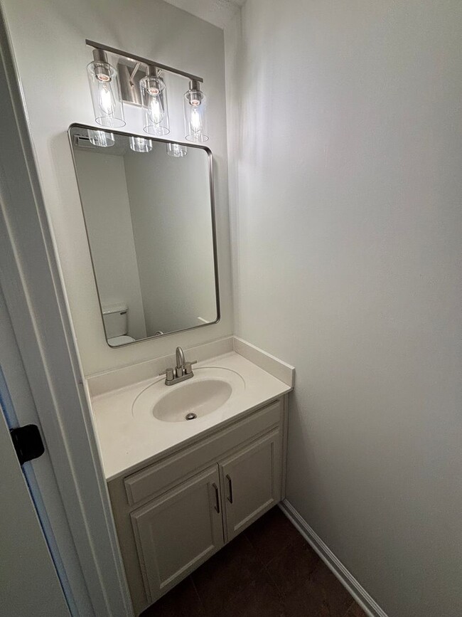 Building Photo - Spacious 4 Bed, 2.5 Bath Home for Rent!