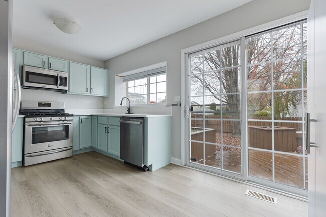 Building Photo - 3238 Gresham Ln E