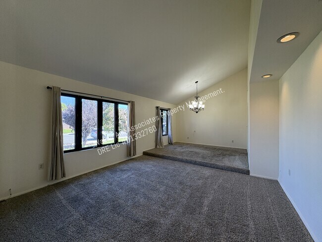 Building Photo - 840 Blue Ridge Dr