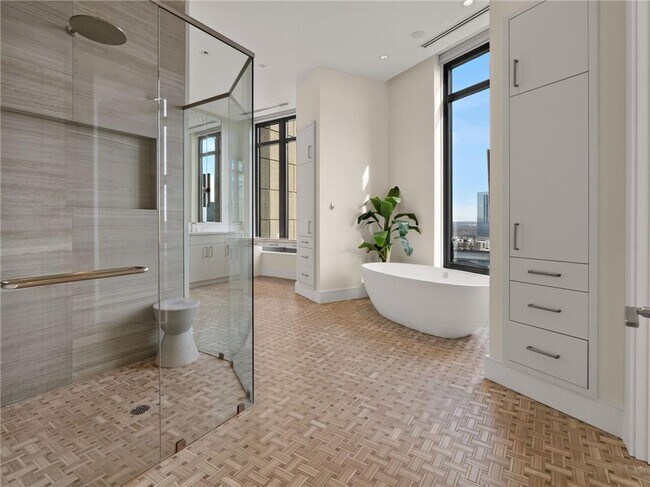 Building Photo - 3376 Peachtree Rd NE