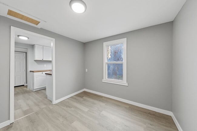 Building Photo - 228 E Siebenthaler Ave