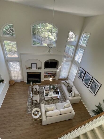 Building Photo - 2036 Londonberry Ct