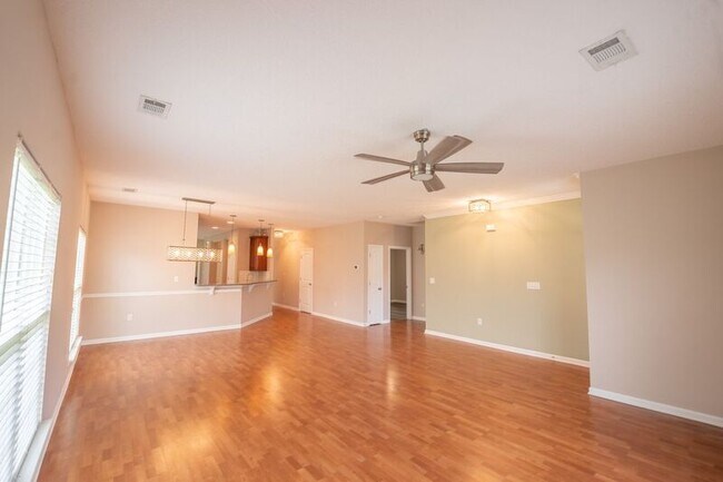 Building Photo - 10 Arbors Cir