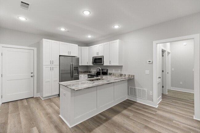 Building Photo - 305 Okaloosa Ave