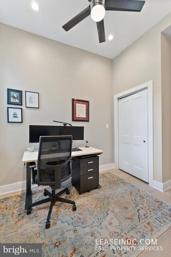 Building Photo - 121 15th St SE