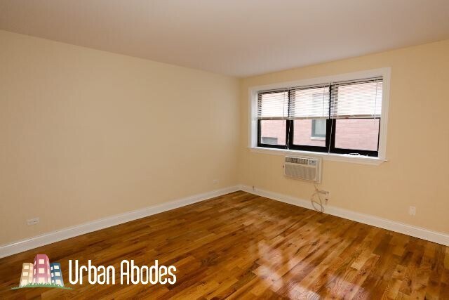 Building Photo - 555 W Arlington Pl