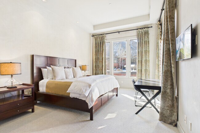 Building Photo - 501 Rio Grande Pl