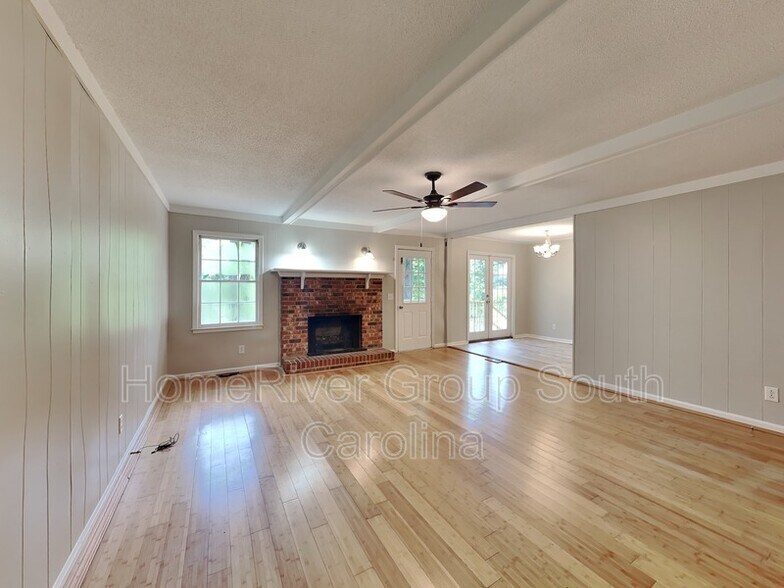 Building Photo - 2380 Spring Valley Dr
