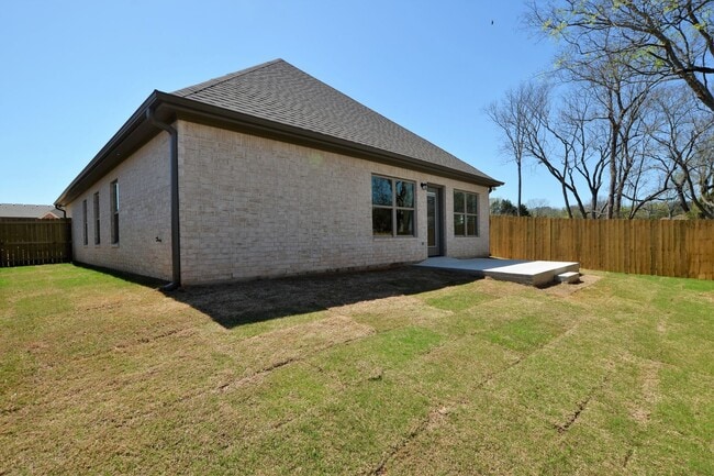 Building Photo - Coming Soon! 3/2/2 in Whitehouse ISD!!
