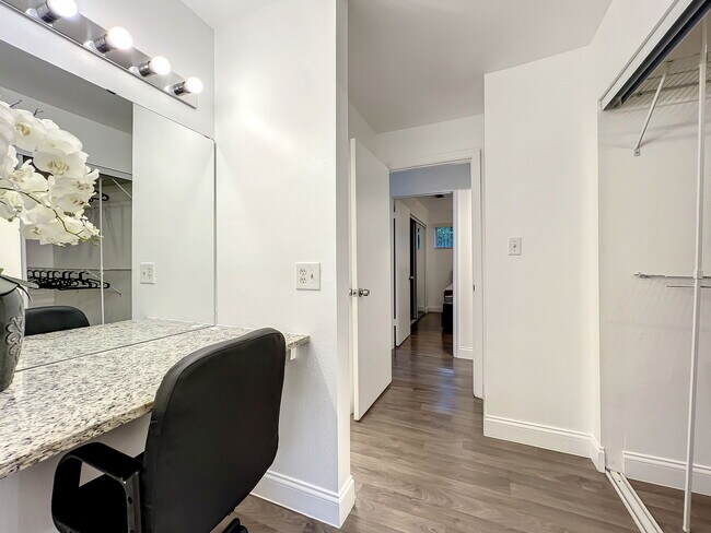 Building Photo - Ernst Court, Orlando, FL 32819 - 2 BR 2.5 BA townhouse