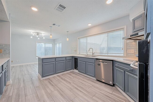 Building Photo - 2115 Streamcrest Ln