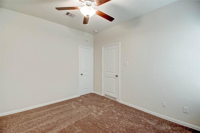 Building Photo - 2218 Pumpkin Patch Ln