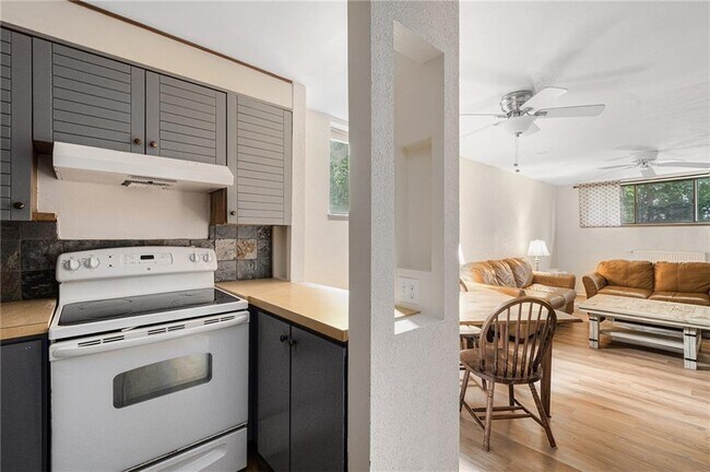 Building Photo - 401 Bellevue Ave