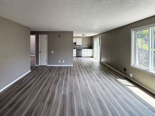 Building Photo - 1109-B W 6th Ave