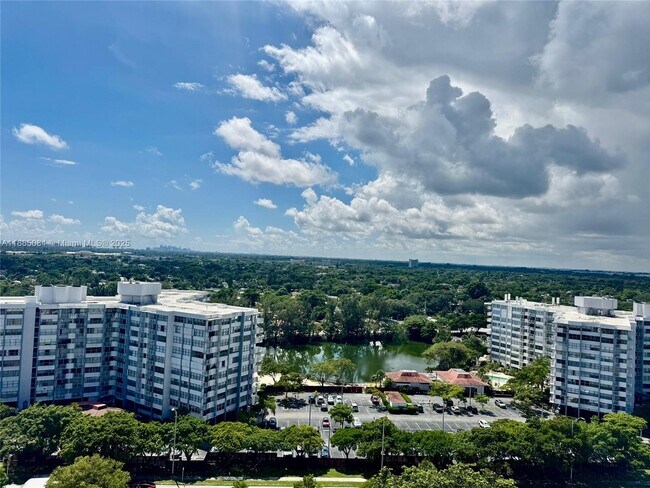Building Photo - 1351 NE Miami Gardens Dr