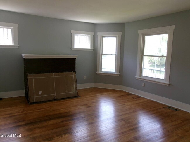 Building Photo - 1338 Parkwood Blvd