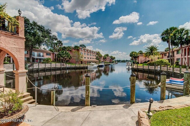 Building Photo - This beautifully remodeled 2 bedroom, 2 ba...