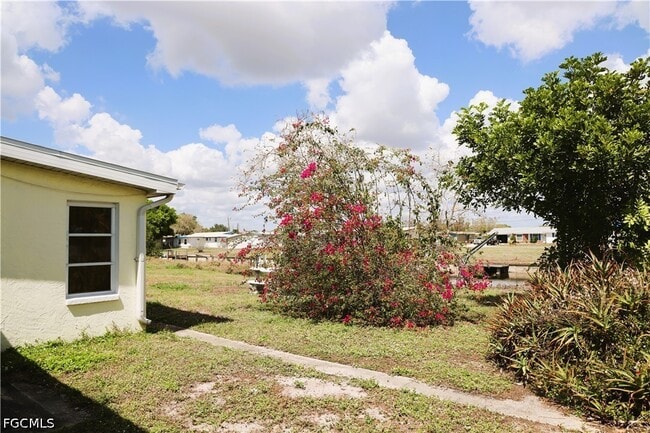 Building Photo - 21380 Edgewater Dr