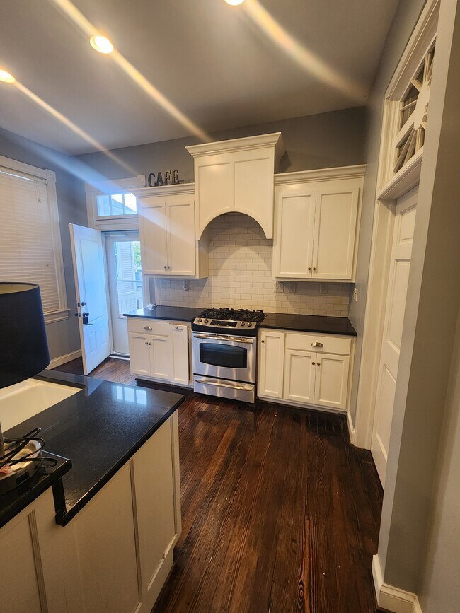 Building Photo - 436 Dinwiddie St